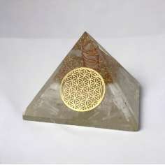 Piramide de Orgonita con selenita, y placa de flor de la vida.