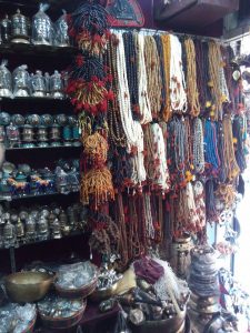 Tienda de artesanía tibetana en Nepal